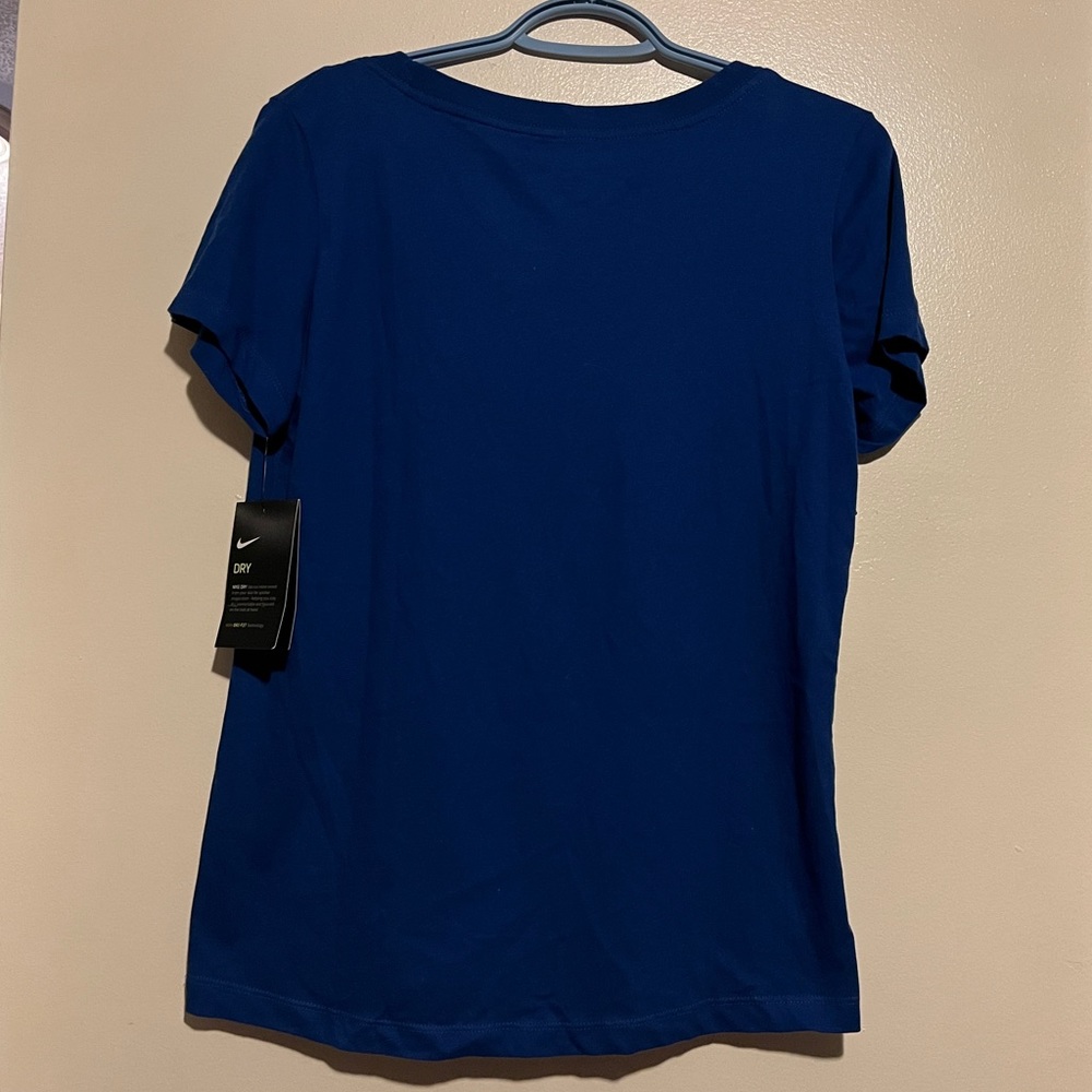 BNWT NIKE DRI-FIT STANDARD FIT TEE - Picture 4 of 12